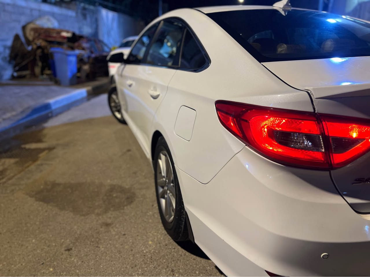 السلام عليكم 
سوناتا 2016 وارد امريكي 
حادثه الداير مال الحوض الخلفي ومسحوب ومبدل دعاميه خلفيه فقط 
بيه صبغ ربع القماره من جهة السايق والتدكمة 
بيه مكانات تكحيل اثر تكشير صبغ السياره 
مكينه 2400 GDI مكفوله
كير مكفول تبريد شغال حداديه جديده
السياره باسمي تحويل ثاني يوم 
السعر 120 
للاستفسار *********** البصرة, العراق
