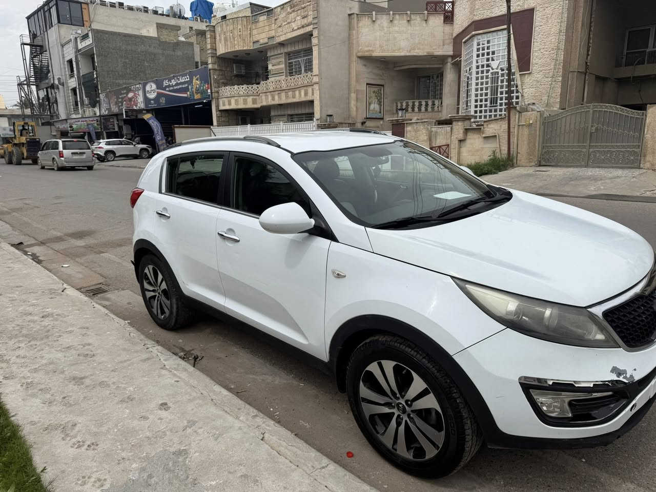 سلام عليكم
سيارة سبورتج موديل 2014 خليجية ماشية 150 
السيارة بسمي مشروع وطني يعني تحول ثاني يوم
كير 
محرك 
مكفولات كفالة عامة ممفتوح بيهم برغي عدى مبدل دهن وفلتر الكير يم الشركة الهندسية والشركة معروفة وبيها ضمان 
تخم تاير جديد 
صدر جديد 
تبريد خير من الله ثلج 
السيارة بيها بنيد مصبوغ وباب السايق مبدل والجاملغ الخلف السايق وهاي بالجديد السيارة بيها طخة بالباب الخلف السايق وكلها موضحة بالصور السيارة بيها سونار والسونار موجود بالصور يعني من تجي تكلب السيارة انت مجيك كلشي 
السيارة مكانها بغداد الحرية 
سعرها 125 وبيها مجال بسيط 
***********
