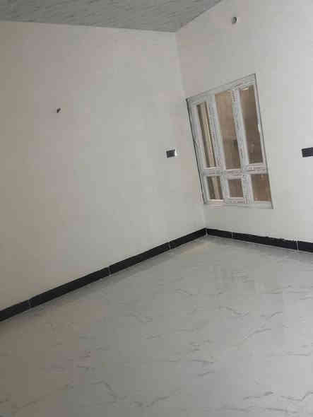 #للايجار طابق ارضي ١٠٠ متر مستقل تماما عن الطابق الثاني بناء حديث صفر بمنطقه حي الزوراء ال٧٧ خلف التجاري 
مطلوب موظف  وعائله صغيره للاتصال ***********
مكتب الرشيد للعقار واتساب موجود
