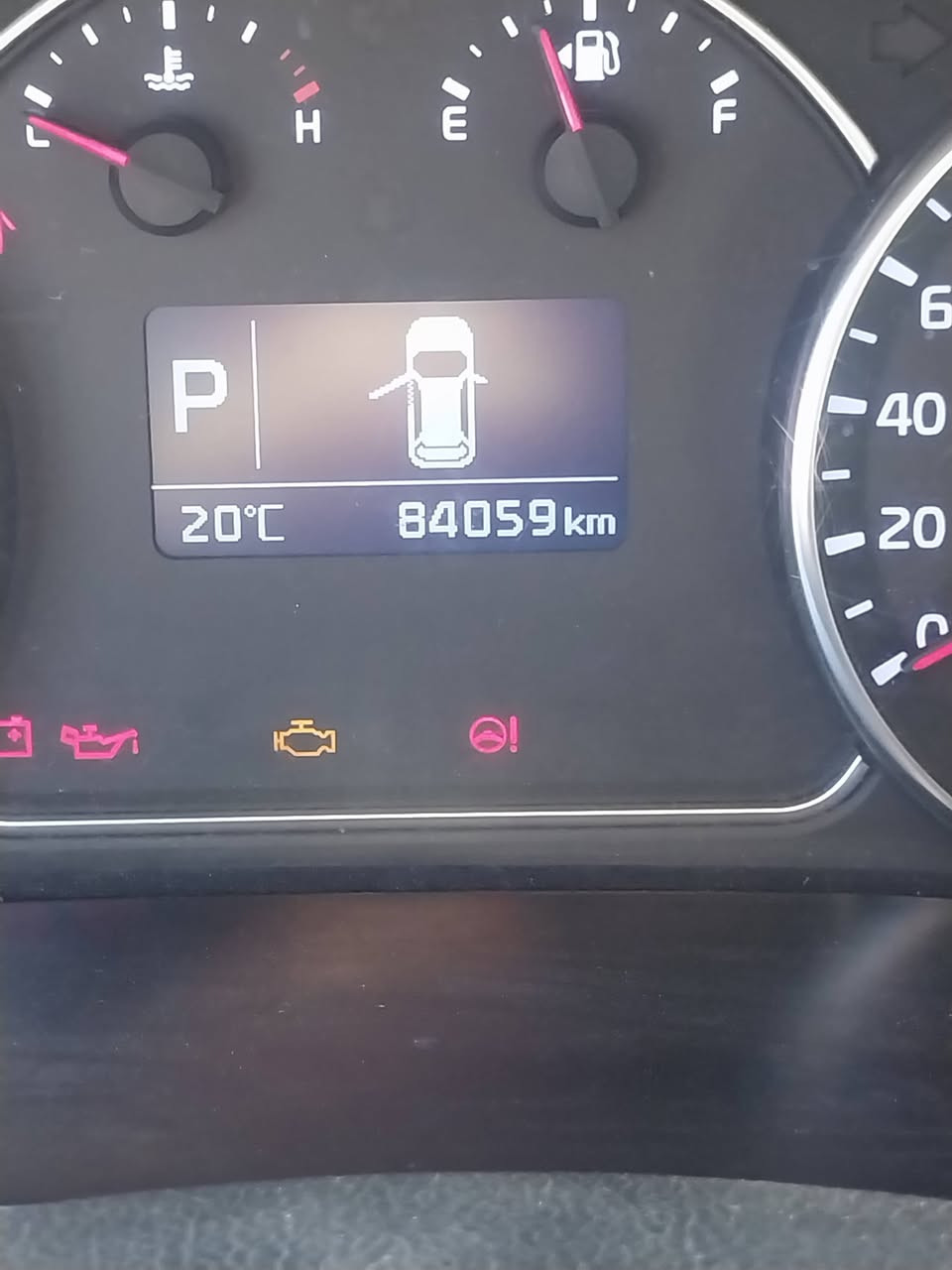 السلام عليكم  عندي كا،ينز م 14 رقم بغداد دولي  ماشيه 84  وزياده  بيها فقط الجاملغ الأيسر الامامي تصليح على البارد ويحتاجله تكحيل والباقي مكفول الكشر......  ملاحظه عند تحويل الكير على العادي لا ينمر السعر ب150$ ........***********
