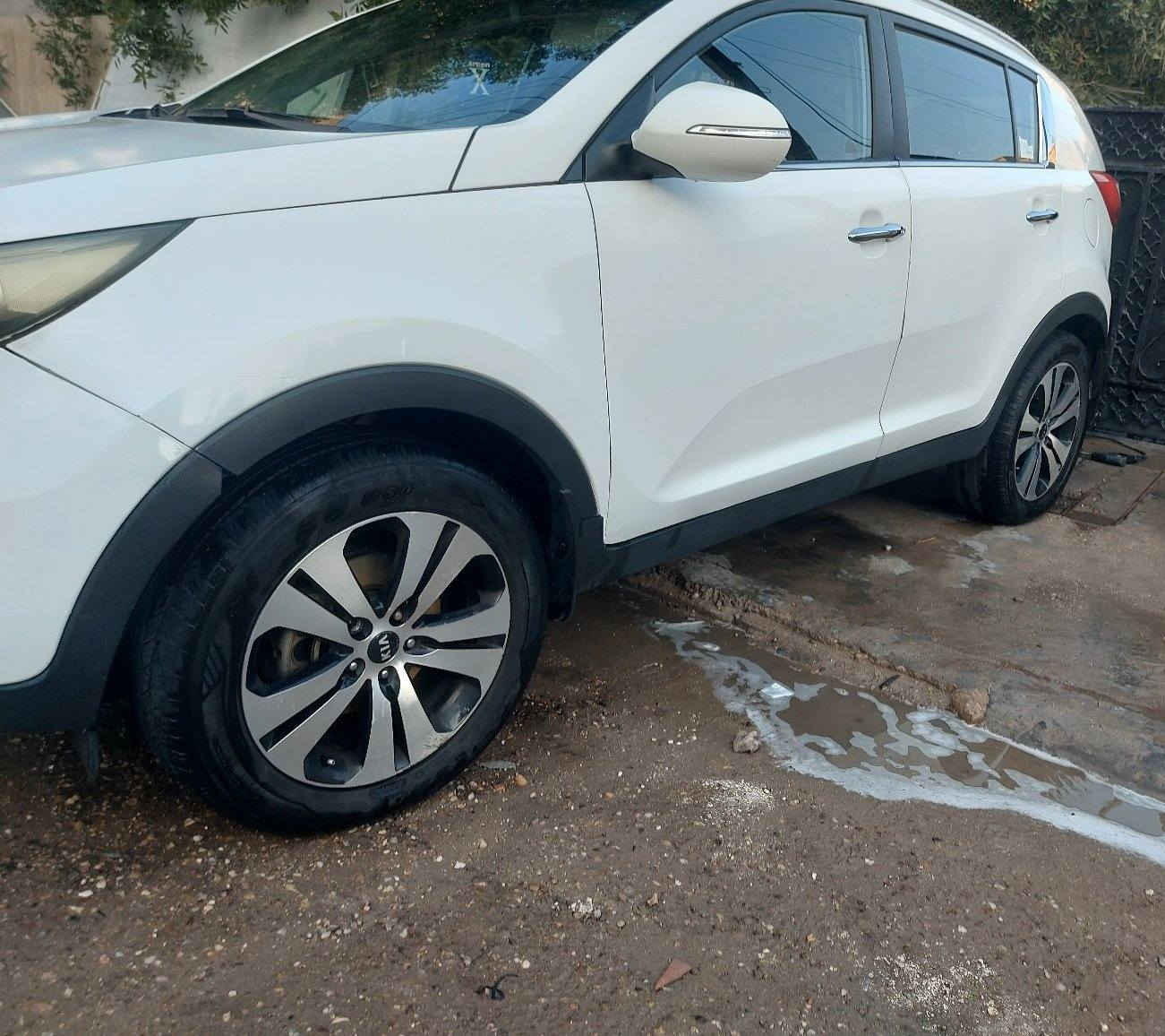 كيا سبورتج  2014
خليجي
محرك  2000 دوش المرغوب 
تحكم ستيرن ( جهتين )
كامرة خلفي وحساس
مري شفط 
اشاير بالمري 
ويل  ١٨
سيارة 
رقم بغداد سنوية مجددة ٢٠٣٠ بسمي 
سيارة ماشية158 كيلو
ابيعك الصبغ حزام واكو تصليح بسيط بارد بمقدمة القمارة موضح بالصور 
السعر 125$ ورقة
المكان : بغداد
للتـ.ـواصل :  ***********
