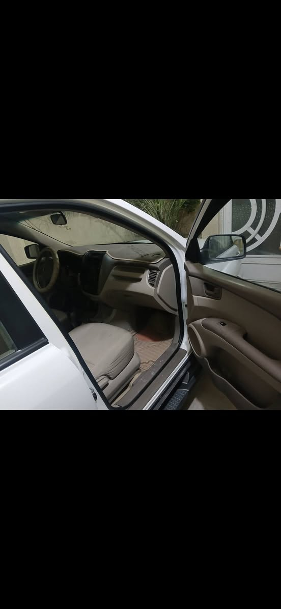 السلام عليكم 
سبورتج موديل ٢٠٠٩ خليجي بسمي مكينه ٢٠٠٠
بيه باب السائق مبدل مكينه كير صدر مكفول سياره جديده سعر ١٢٨ المكان قضاء بدره 
***********
***********
