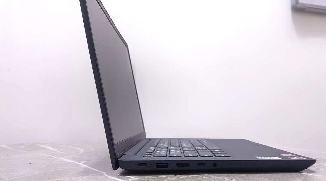 Lenovo K14 GEN 1
• CPU : Ryzen 5 5600U معالج

• GPU : AMD RADEON VEGA 7 - 4GB كارت الشاشة

• RAM : 12GB DDR4  رام

• SSD : 256 GB  تخزين

• SCREEN : 14.1 FHD الوان ممتازة بحواف شبه معدومه

🛠️ بشنو يفيدك هذا الجهاز؟
✅ للمهندسين والمصممين: الجهاز يشغل برامج الهندسة والتصميم (مثل AutoCAD و Photoshop) بسلاسة بفضل المعالج القوي وكارت الشاشة المدمج.
✅ للألعاب: يكدر يشغل الألعاب المتوسطة والخفيفة (مثل Valorant, GTA V, CS:GO) وبفريمات مستقرة.
✅ للدراسة والعمل: مثالي للبحوث، البرمجة، والعمل المكتبي الطويل بفضل بطاريته وسهولة التنقل بيه.

وللمعلومة الجهاز رام 12 مو 8  + شاحنة

سعر الجهاز: 365 الف 

الهدايا : حقيبة + ماوس + باد ماوس

للتواصل واتس: ***********

يوجد توصيل لكل المحافظات
