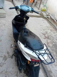 دراجه للبيع بيجو نكره سلف ماعايزه الف كل نقص مابيه.   07844170830