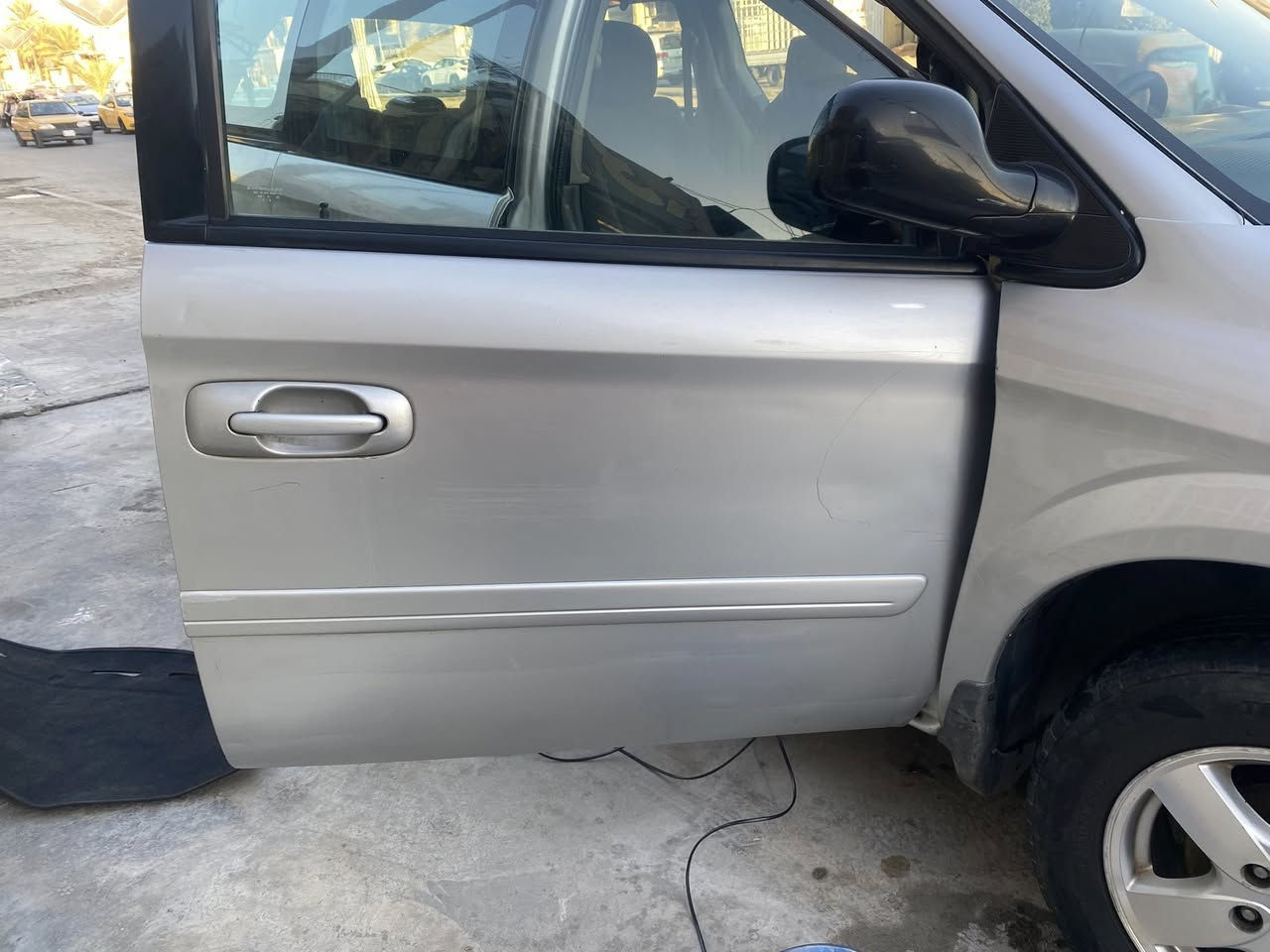 السلام عايكم دوج كرفان 2007 مكينة ٣٨٠٠ بيبان كهرباء تبريد ٣ قطع الطويله السياره مو بتره كشنات بلع السياره بلاديه فقط هاي المكانات ماشره بيها صبغ تبريد وتتدفه شغاله الداخل كلش جدديد السياره ماشيه ١٨٦ الف بيها نواقص شي قليل العنوان بغداد حي جميله السعر ٨٨ ورقه بيها مجال قليل لطيبين التصال *********** بدون مراوس
