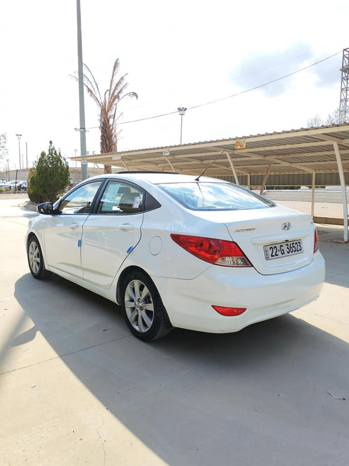 سلام عليكم 
للبيع هونداي اكسنت خليجي 2014
مواصفات فول خدمات ، كشن جك ، ايرباك ، ABS ، تحكم استيرن ، شاشه وكاميرا ، ويل كروم كبير ، سقف سلايت ، نظام ايكو ، جام كهربائي ، قفل مركزي وكونترول ، كير اوتوماتيك ، وعادي ، كاعيه امدوشمه جلد ، 
سيارة ماشي قليل 160 كم ، بيه بطاقة بنزين 
محرك حجم 1,6 ما مفتوح صدر امامي وخلفي لوك ، طخم ايطارات لوك
سيارة بيه ( صبغ بابين مع جاملغ خلفي ) بدون حادث قوي شرط دواخل ، سياره بسمي شرط تحويل أو وكالة رقم أربيل الدولي سنويه جديد لحد 2030 هزه و براد و شنكا كله جديد سيارة جاهز من كل نواحي
سعر مناسب جدا / 93 / ورقه بيه مجال 
عنوان سيارة كركوك 
***********
