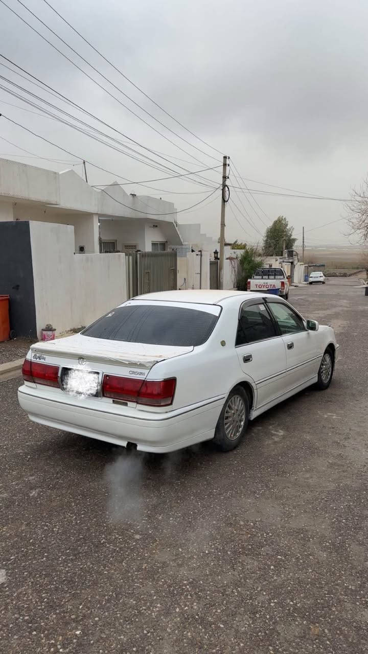 تويتا كراون ٢٠٠٢ براوه دوو توكمه مكينه D4 ليداني نيه گير و مكينه ته قه و ره قه هه مووي به شه رته مالي ماده ني به شه رت بس ره قم وي سويجي له گه له شوين هه ولير سعري ٤٢ مجالي كه م رقم تلفون *********** أربيل, العراق
