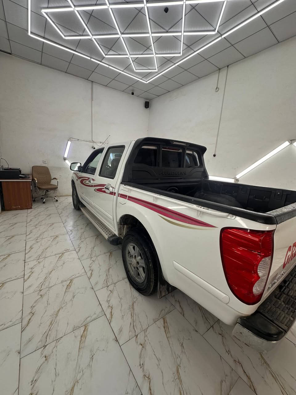 سلام عليكم من رخصت الادمن كريت ويل كفالة عامه من كلشي موديل 2017 ماشيه حقيقي 120كيلو على وضع الشركه جديدة وكفالة عامه  العنوان مفرق الكفل رقم العمود 243 قرب سيطرت الكفل  شارع كربلاء نجف السعر 108وبيه مجال رقم الواتساب والتصال ***********/رقم الواتساب ***********
