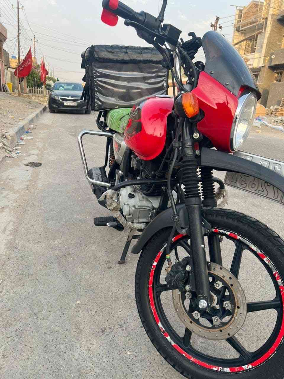 السلام عليكم شباب 
بوكسر جبلي مديل 2022 طالعه ب2023
مرقمة لوحات انكليزي تحويل ثاني يوم 
دراجة خير من الله مكينه ناعمه سلف كهربائيات كله شغال 
للتواصل واتساب ***********
مكاني بغداد مدينة الصدر ♥️
السعر مليونين قفل 🤍
