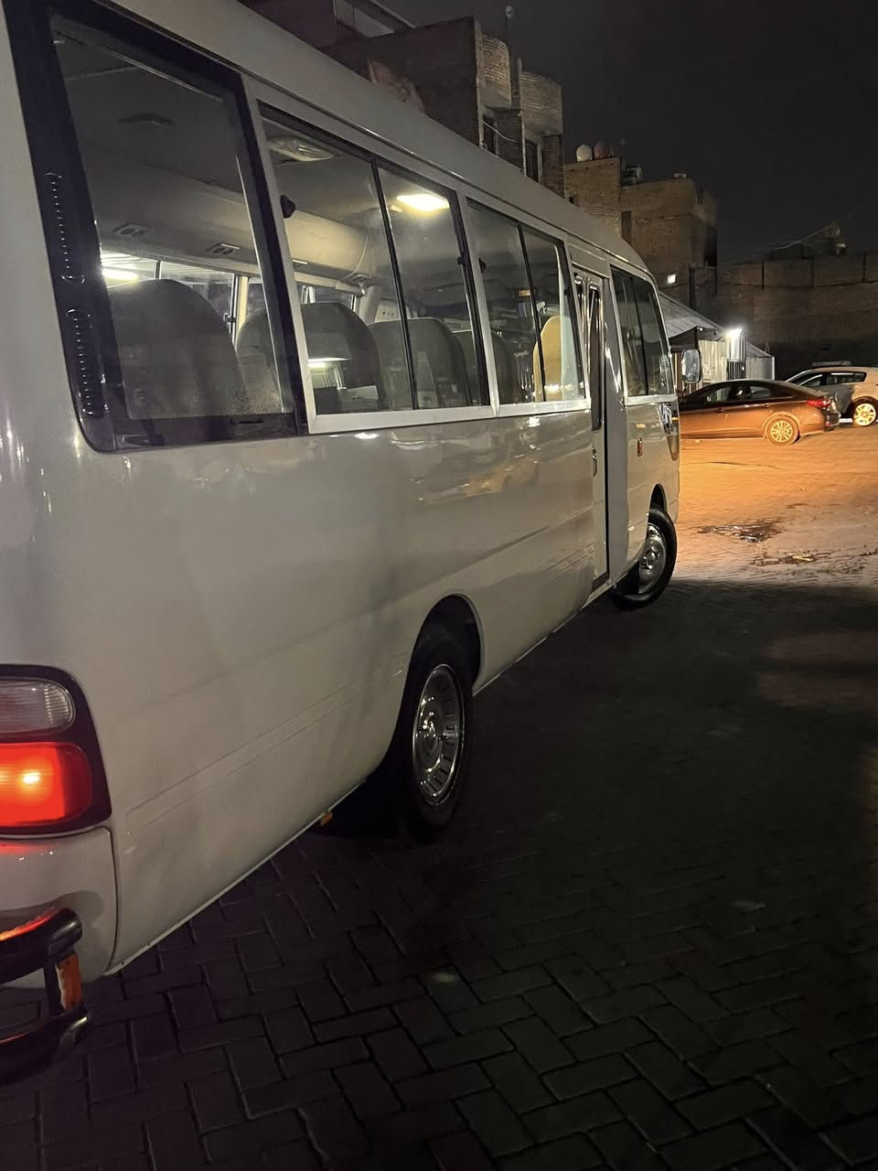 السلام عليكم كوستر 2016باب الحاره سياره خير من الله كير مكينه اكسل كفاله عامه سياره بيهه مكانت صبغ ابيع من جوه الجام السعر 360وبيهه مجال حك الجيه الرقم ***********
