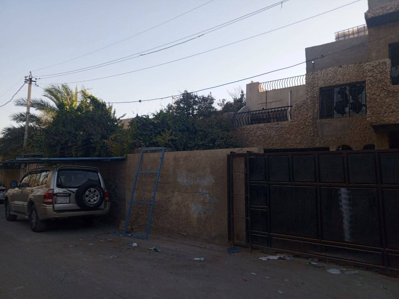 السلام عليكم دار طابو ملك صرف للبيع المساحه 240 واقع حال 250 واجه 10 نزال 24 (ملاحظه يعتبر قطعه ارض)للاستفسار.
*********** ، ***********
الموقع الدورة شارع المصافي مقابل محكمه الدورة في شارع مول الكوخ
