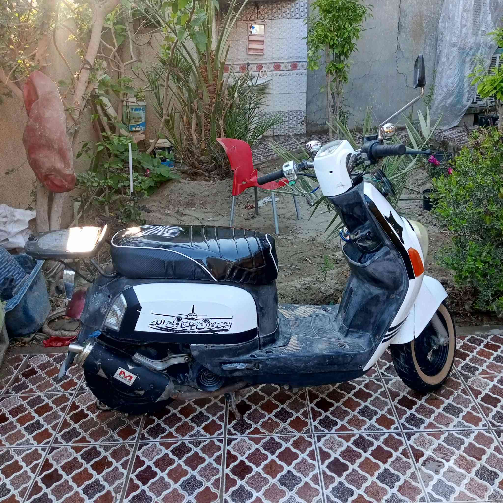 سلام عليكم مدراجه بوليس 
بوشه 55 
الدراجه خير من الله تايرات جديده كهربائيات  كله شغاله 
منفيس ومكاتبه فقط مكان الدراجة بغداد أبو غريب 
اني مكلف بنشر رقم صاحب دراجة *********** السعر 450
