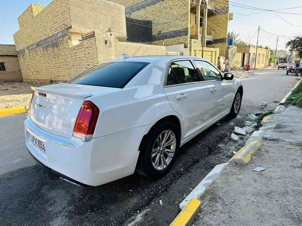 اوباما موديل 2015 لون ابيض محرك 3600 ويل مكسيكي حادثها بنيد ومدكر البنيد مبدل نفس اللون اصلي والمدكر مصبوغ السيارة حلوه و جاهزة من كلشي ما مشتغلة خط استخدام شخصي ماشية تقريباً 160 الف ميل غرفتها جديدة منظومة تدفئة و تبريد كلها جديدة السعر 180 رقم ذي قار انكليزي باسمي
***********
