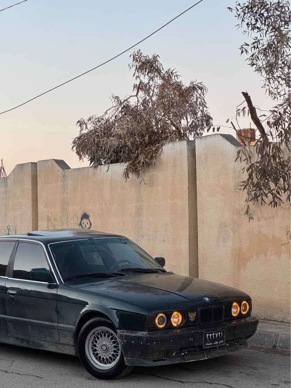 سەرەتا بەناوی خوا 
علوج هیچی لەگەڵ نیە ماڵی مەدەنیو موسوبراوە بەشەرت
٦ کەلە 
سڵاید 
کوشن جڵت 
گەرمیو شتی مەزبوتە 
یەک چەملەخی دواوەی ٥ پەڵە دەعدیلە دەنا دەعم نیە
مەکینە کەپس گێر عادی 
کارەبایەتی هەمو ئشدەکا 
مەسرەفی نیە زۆر بێکێسەو تندوتۆڵو نەرمە 
مەکینەو گێر ئەکسل بەشەرت  
سەعری ٢٥ گەڵاو تۆزێک مەعەمەلە 
موشتەری نی نامە مەنێرە 
شوێن قەڵادزێ
*********** بشدار, السليمانية
