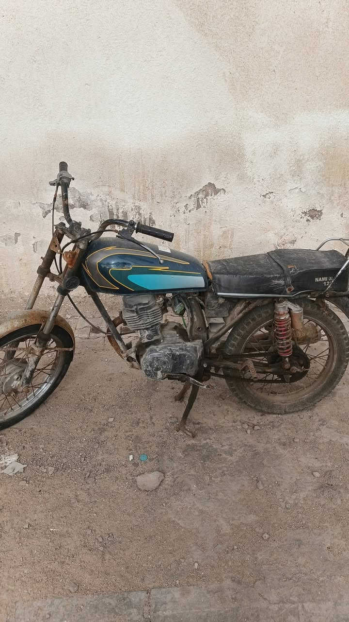 سلام عليكم دراجات للبيع ادوات الحمره 190 كلشي مابيها 
وزركه كايمه 100 
***********
