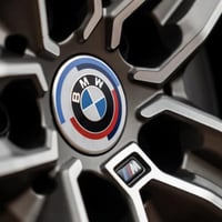 قطعه مميزه من شركه BMW أصليه وليست تجاريه علامه متحركه تخم كامل ٤ قطع ...