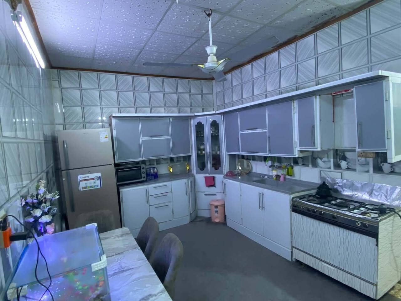 مكتب بركات المصطفى للعقارات 
موقع المكتب 📍 حي النداء شارع جامعة الكفيل عمود 23 

السلام عليكم بيت للبيع بحي النداء 
مطلوب للمصرف 97 💲

التطلوعة 40 مع المجال 
الاقصاد الشهري 438 الف 

تفاصيل البناء 
100م طابقين 3 غرف نوم وصالة ومطبخ واستقبال بناء صب درجة اولى 
موقع البيت: منطقة ال 47 خلف شارع المكاتب


**إذا كنت صاحب هذا الإعلان وتريد حذفه لأي سبب، رجاءا أرسل رسالة إلى الدعم الفني**