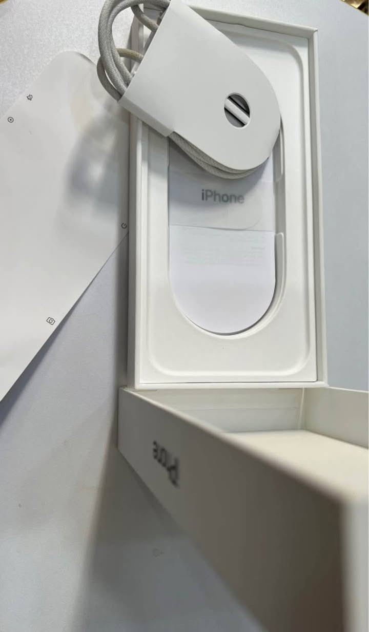 آيفون 16 pro max 
ذاكرة تخزين 256
ملحقات كارتون+الكيبل
حالة الجهاز جيده جداً نظافه 100%
وكالة ABM شرق اوسط
اللون اسود طافي
رقم الهاتف ***********
مكاني الناصرية حي الشموخ
