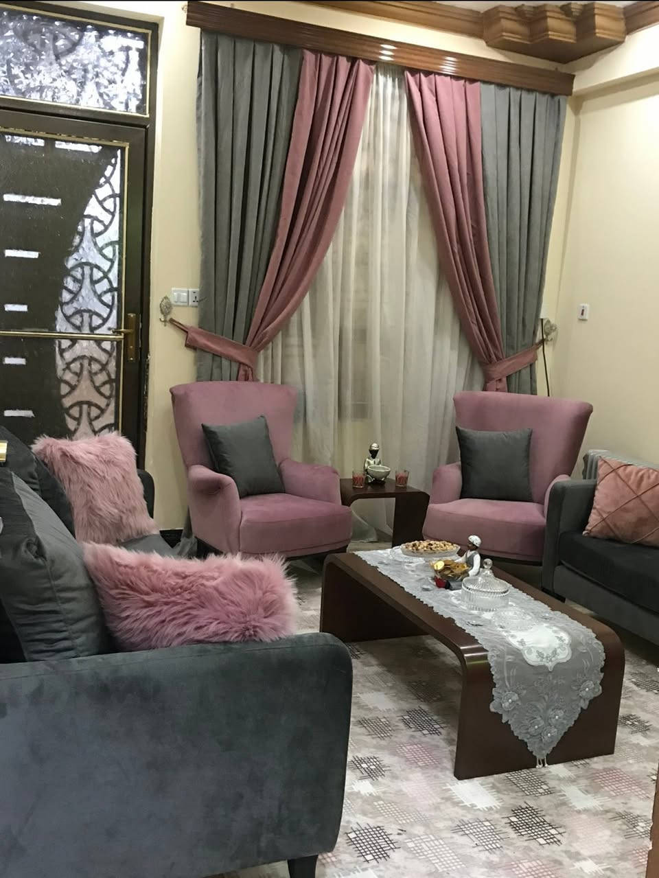 غراض بيت للبيع كاونترات - قنفات - طبله وسطيه - طبلات ثلاثيه - بردة 
***********
***********
