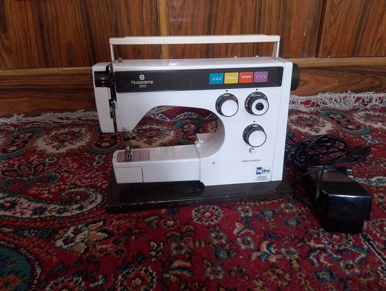 السلام عليكم مكينه خياطه للبيع بس ميزانيه مخربه .70 وبيه مجال مكاني نجف عباسيه رقم ***********
