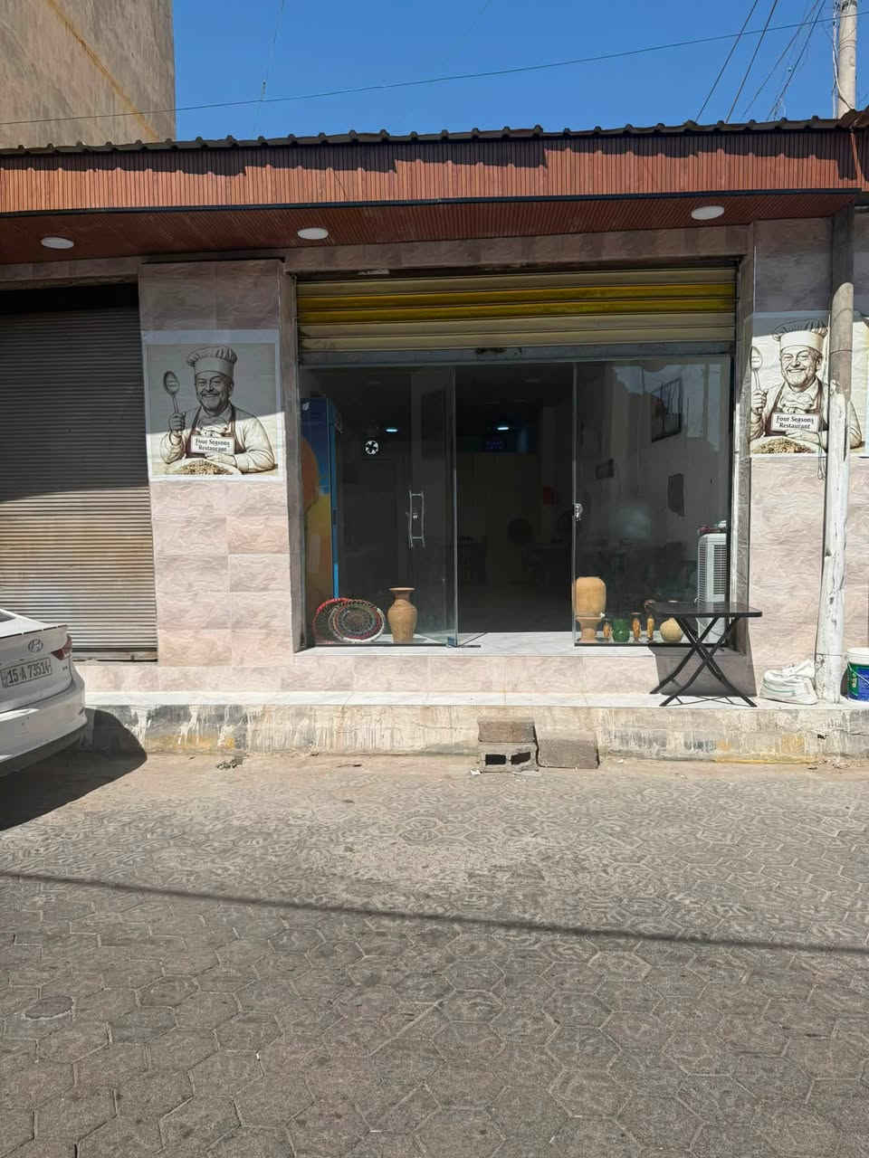 تم على بركة الله افتتاح مطعم الفصول الاربعة لاطباق الشعبيه نقدم وجبتي الريوك والغداء طبخ بيت وبأسعار مناسبه الموقع الرمادي القطانه الشارع المقابل للمنتجات النفطيه متواجدين من الساعه ال 5 فجراً وحتى ال 5 مساء 
الريوك 
مخلمة بل دهن الحر مع مقبلات 2.500
مخلمة لحم بل دهن الحر مع صحن مقبلات 3.500
كاهي مع قيمر مع عسل 3.500
صحن شوربه مع صحن مقبلات وقطعتين صمون1.500
صحن باقلاء بل دهن الحر وصحن مقبلات ضيافه 3000
الغدى 
تمن برياني مع صحن كبير مقبلات وثريد  وصحن مركة تبسي وصحن قيسي 3000
منسف ثريد مع تمن وفخذ دجاج مع نوعيتين مركة وصحن مقبلات كبير 6000
مع توفر انوع المركة الاخرى الفاصوليه والبانيه والتبسي والشجر والقيسي ومركة دجاج صفراء وحمراء تاتي من الطلب نوعين حسب الاختيار للتواصل *********** متواجد واتساب
