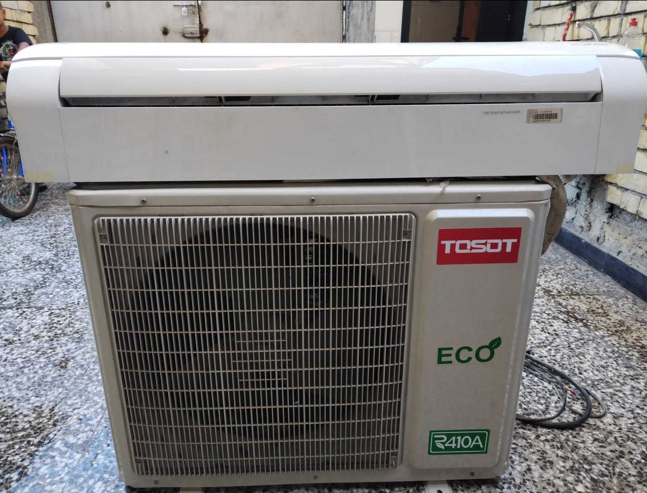 سلام عليكم عندي سبلت توسوت 2طن اخو جديد 2021 شهر4 شغال عل فحص تبريد ثلج❄️ سعر 450 وبيه مجال العنوان بغداد مدينه الصدر الاتصال على الرقم ***********
