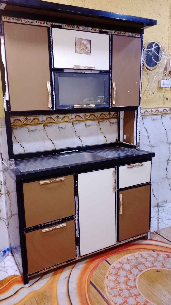 للبيع   كاونتر  اخو الجديد متر ونص  سنك وتعليك  بدون اضرار   سعر 190  / + سنك متر و 20 مرمر اخو الجديد مستخدم سبوع بس مبطن لباب وجهين  سعر 140 / العنوان بصره  تاميم   للاستفسار ***********  متوفر توصيل البصرة, العراق
