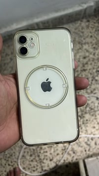 ايفون 11 عادي ذاكرة 64 بطارية 76 بلادي مامفتوح مكاني بغداد 07762367796...