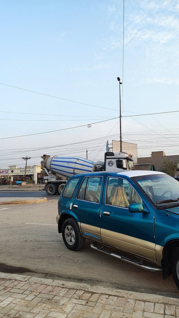 السلام عليكم ، كيا سبورتج 1994 للبيع
السيارة نظافتها بالصور 
داخلها نظيف 
محرك برنس محورة 
السيارة شغالة ومابيها نقص يوگفها 
بس الكهربائيات يحتاج الها ترتيب مثل المسجل والجام وغيرها 
يعني مموگفات السيارة
دوشمة وارضيات وتغليف كشنات وستيرن جديد كلهن
السعر 32 وبيها مجال 
راعيها موجود تحويل ثاني يوم
العنوان بغداد حي الجهاد 
للاستفسار خاص او على الرقم ***********
