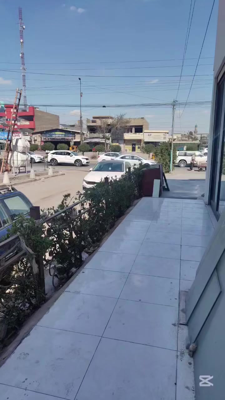 للايجار
 يصلح صالون او عياده
العنوان قرب تقاطع المرور مجاور استديو مريم للتصوير
للاستفسار ***********
