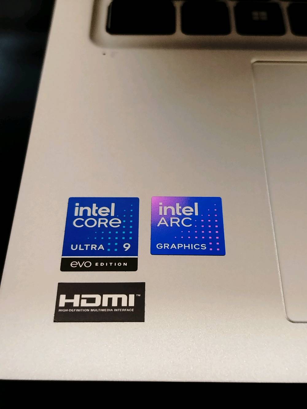 للبيع | MSI Prestige 16 AI+ Mercedes AMG

· المعالج: Intel Core Ultra 9 288V (الأقوى في السوق).
Intel Arc Graphics 140V(16GB) كارت
· الرامات: 32 جيجا LPDDR5X (سرعة خيالية).
· التخزين: 1 تيرابايت NVMe (سريع جداً).
· الشاشة: OLED 16" 4K (عرض سينمائي).
· البطارية: 99.9Wh (تغطي يوم عمل كامل).
· الوزن: 1.5 كجم فقط (خفيف جداً).
· التصميم: إصدار خاص بمرسيدس AMG (أنيق وفاخر مصنوع من المغنيسيوم والألمنيوم.

مستخدام أسبوع واحد،
متوفرة جميع الملحقات مع الكارتونة
بغداد - المنصور
آخر سعر شكد، وهل السعر قابل للتفاوض لو ثابت؟: 
قابل للتفاوض