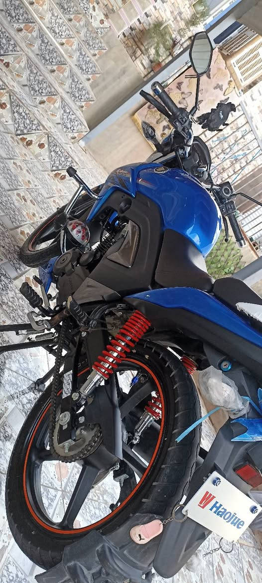 سلام عليكم 
هوجي 2023 مشدود قبل شهر
 مو مسجل فقط كمرك 
ماشي 1800حقيقي 💯
جلخ ما بي لون جويتي
السعر 16 ونص وبي مجال
الرقم *********** بي واتساب
