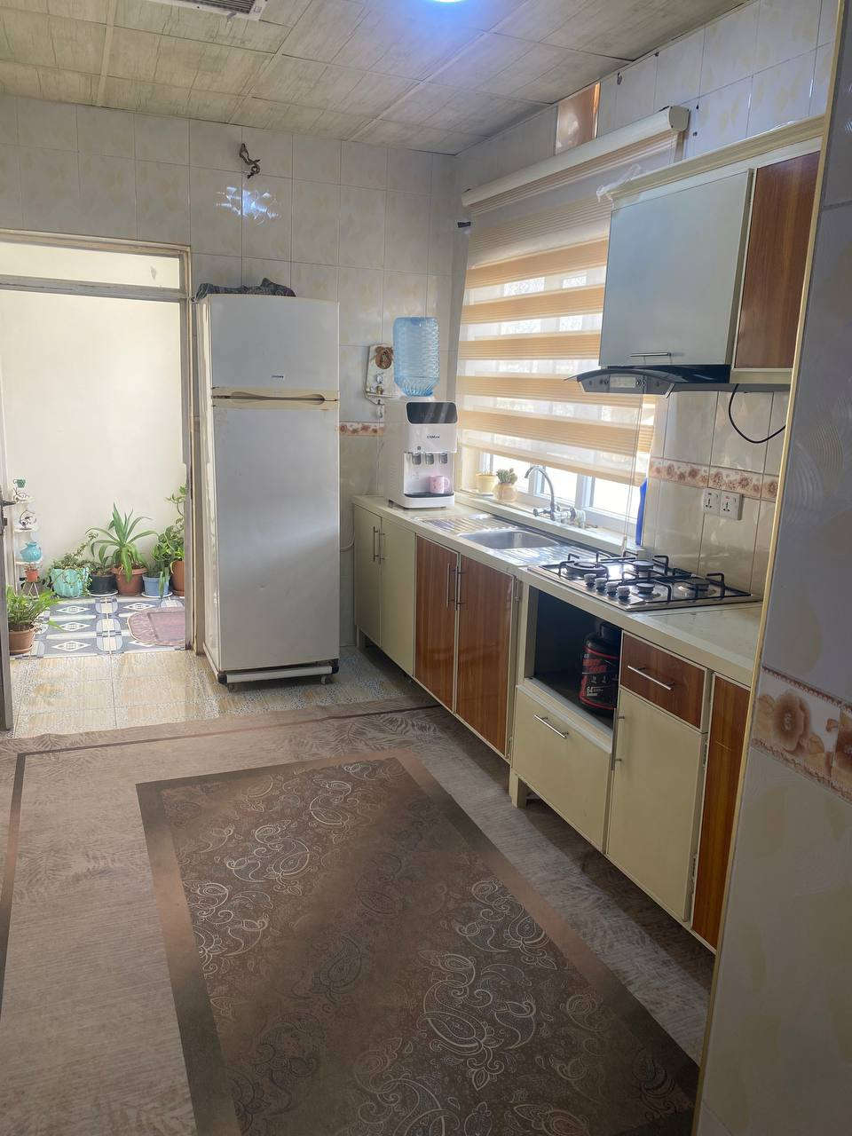 منزل للبيع - موقع تجاري مميز
المواصفات:
​المساحة: 140 متر مربع. رقم
​الموقع: يقع مباشرة على الشارع العام (موقع استراتيجي).
​التصميم: يتكون من طابقين:
​الطابق الأرضي: يحتوي على مخزنين (مستودعين) واسعين.
​الطابق الثاني: منزل سكني كامل وجاهز.
​للمزيد من المعلومات والتفاصيل، يرجى الاتصال على الرقم التالي:
📞 ***********
