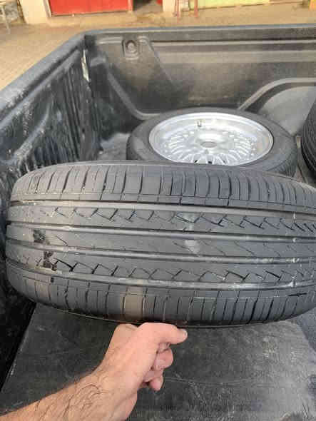 السلام عليكم ويل حجم 15 /4 ستدات جوكر ويل وتاير مستخدم اسبوع بعد الخط بي والويل كسر كارتون تخم كبات بلكارتون    جديد مكان واسط الصويره ***********
