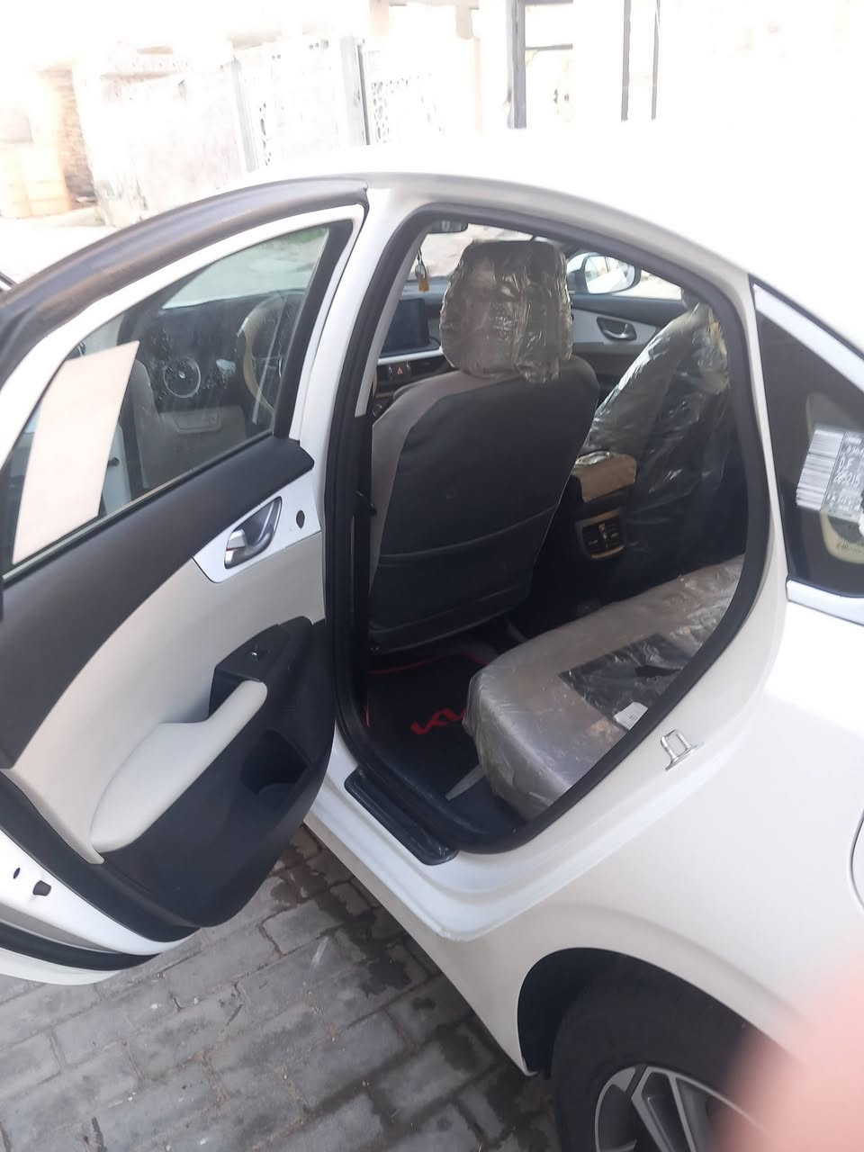 السلام عليكم سيراتو موديل 2024 فول مواصفات محرك 2000 دوش السياره بيها بارد جاملق لخلفي موضح بصوره السياره ماشيه70 الف بسمي أرقام نكليزي بسمي تحويل ثاني يوم ..سعر 182... مكان الرمادي ***********
