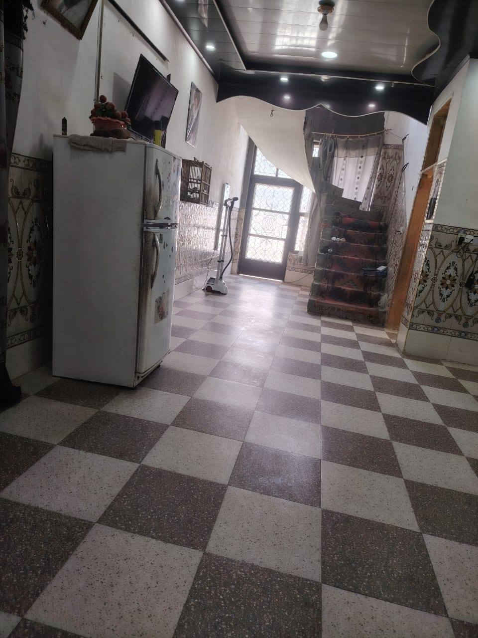 السلام عليكم 
دار للبيع في منطقة البوشناوه طريق حله -القاسم
المساحه500متر
يحتوي على غرفتين 
هول+استقبال+مجمع صحيات+حديقتين
 للاستفسار الاتصال على الرقم التالي 
***********
