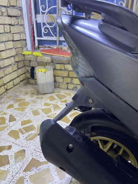 سلام عليكم ماكس عدلة 
1 بوشة ٥٥ شلعة ومعدل صاروخ 
2 كلج امامي رياضي وخرز شركة. RGS
3 عقل رياضي ٩ برمجات 
4  ويالة رياضية وزن خفيف 
5 واير كويل رياضي الياف يعني يوصل نارية قوية 
6 كفرات ٤ ولفات 
7 كزوز fm 
8عضمات بريك شركة koso
دراجة يحتاجلها ترتيب شوي اوراق كاملة 
ملاحضة دراجة بدون كشن لان كشنها نباك  ( بدون كشن ) 
تريد تجيب كشن او طيحة من سعر مالها. ب ٥٧٥ بيها مجال شي قليل ***********
