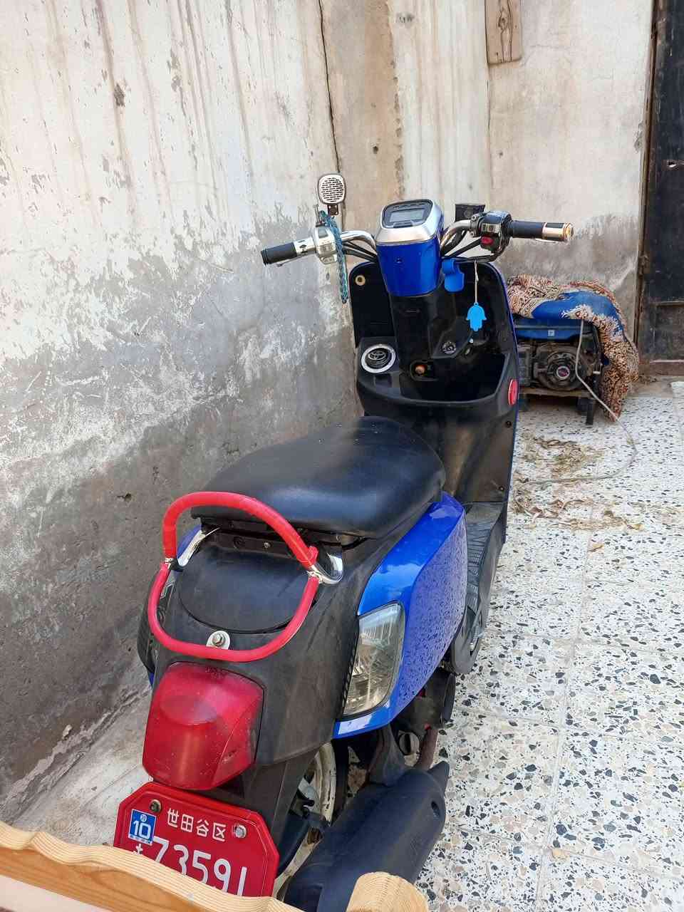 السلام عليكم  دراجه بوليس مصطره موديل 14 نوزل نكره سلف كهربائية كله شغال مكينته ما مفتوحه مكينه ماتسمع صوته دراجه نضيفه حيل السعر 600 وبيه مجال لاستفسار عل رقم *********** بي واتساب
