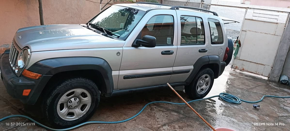 جيب ليبرتي 2007 بدون صبغ بدون بارد كير ومحرك برشط سنوي جديد رقم جديد ده فتر بنزين بي سعر 97
رقم موبايل ***********#*********** كركوك, العراق
