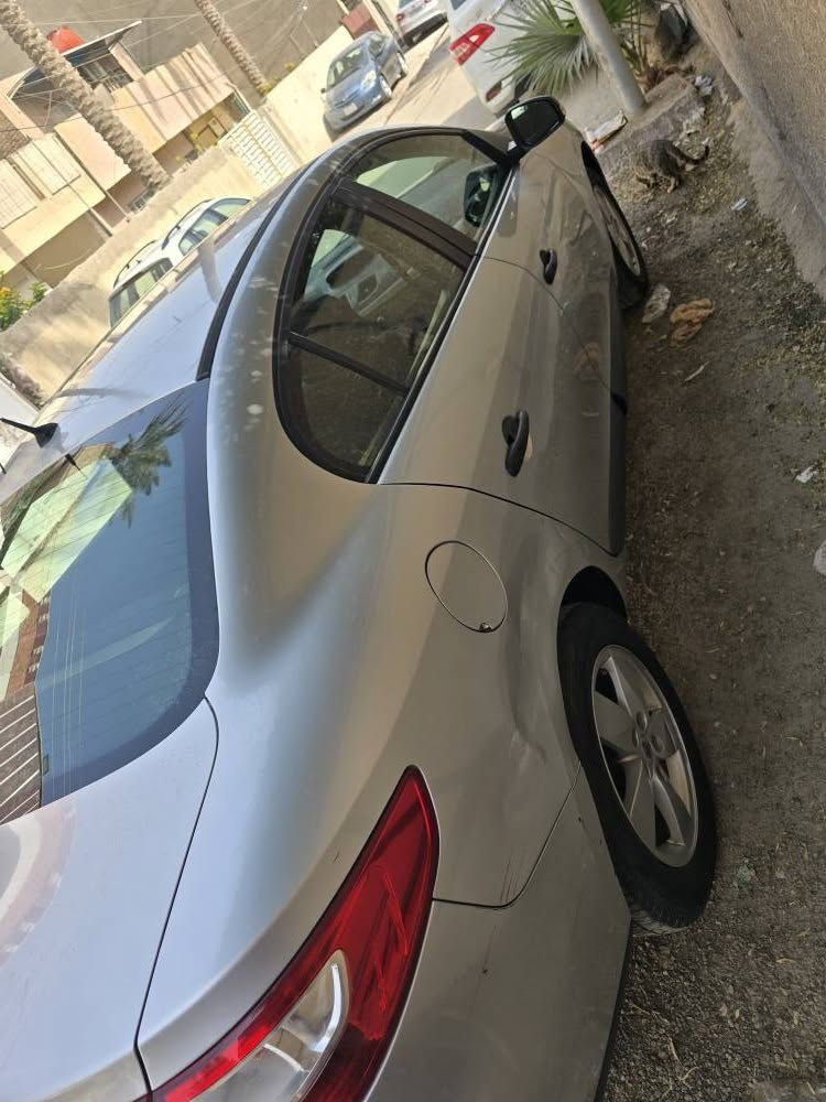 للبيع رينو فلونس جديده مال شركه العامه
موديل 2013 ماشيه ٢٥ كم فقط
بالنسبه الموديلها تعتبر زيرو
محرك قبغ اصفر المرغوب 
يجي كير atf
كفاله من كلشي فقط بيها الجاملغ الخلفي 
طخه على وضعها ممصلحه
على ايد وحده من الشركه
رقم بغداد الجديد 
هزه جديده
مكان السياره بغداد المشتل 
السعر 78
للاستفسار 
***********
*********** بغداد, العراق
