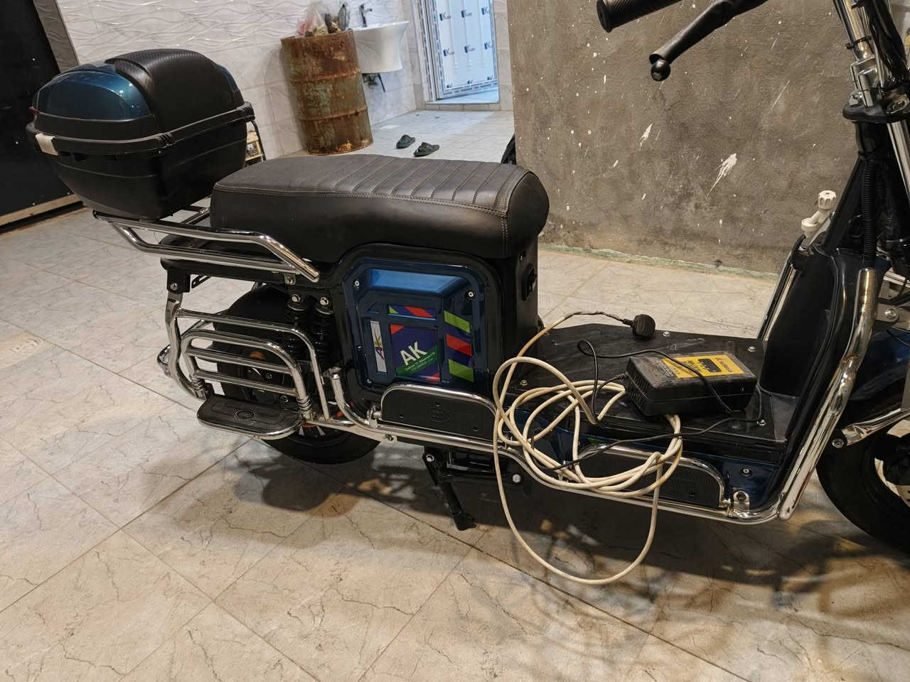 سلام عليكم دراجه شحن
جبلي ابو سله جبيره

موديل2025 ابو 7 بطاريات

دراجه. احله من صوره جديده او عله فحص

رقم ***********
