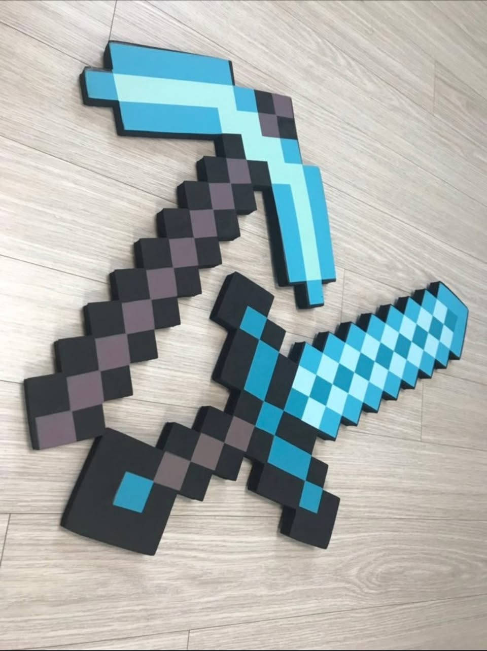 متوفر للديكور (سيف وفأس "ماين كرافت" )  مصنوع من الفوم المقوى عرض لاصحاب السيت آب القطعتين ب 10 بس متوفر  توصيل كل المحافظات 5 الاف


**إذا كنت صاحب هذا الإعلان وتريد حذفه لأي سبب، رجاءا أرسل رسالة إلى الدعم الفني**