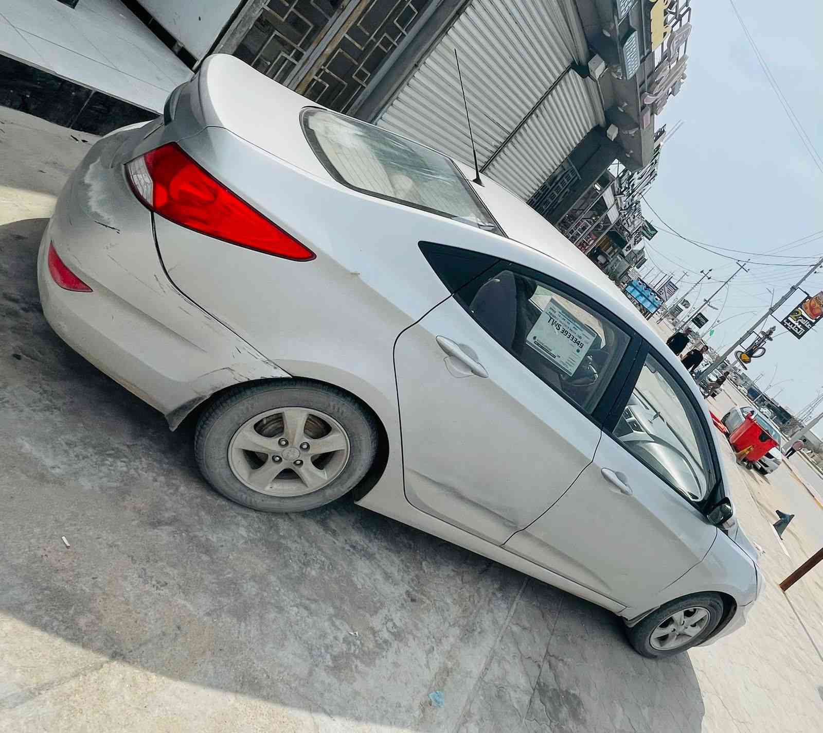 السلام عليكم اكسنت مديل ٢٠١٥ خليجي مكينه وكير دوش بيها تبريد شغال منضومه جديده  بنيد مبدل وبيها جراد الصفحه السيره وباب السايق مبدل بدون حادث مكفوله من العيب الشرعي / السعر 77 ورقه بيها مجال : ***********
