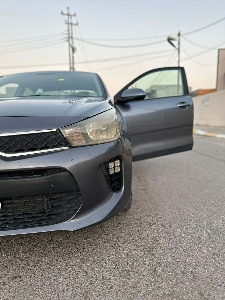كيا ريو الشكل الجديد موديل 2018 
محرك 1600 
محرك وكير  بلاد كفالة 
مواصفات 
كامرة خلفية 
رادار
كشن جلد
شاشة تدعم كار بلي
تحكم ستيرن 
قفل سرعة 
نضام اوتو ستوب 
السيارة استخدام شخصي ماشية ٧٠ الف 

حادثها كما مبين في السونار مرفق بالمنشور 
السعر ٩٥ وبيها مجال 
الاتصال ***********
