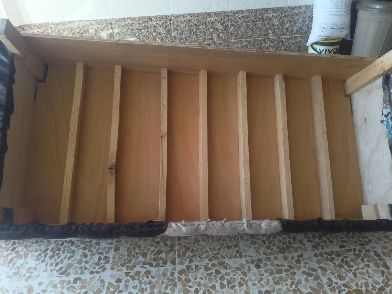 ديوان للبيع خشب عراقي سعر ٣٥٠ الف وبي مجال للاستفسار على الواتس ***********
