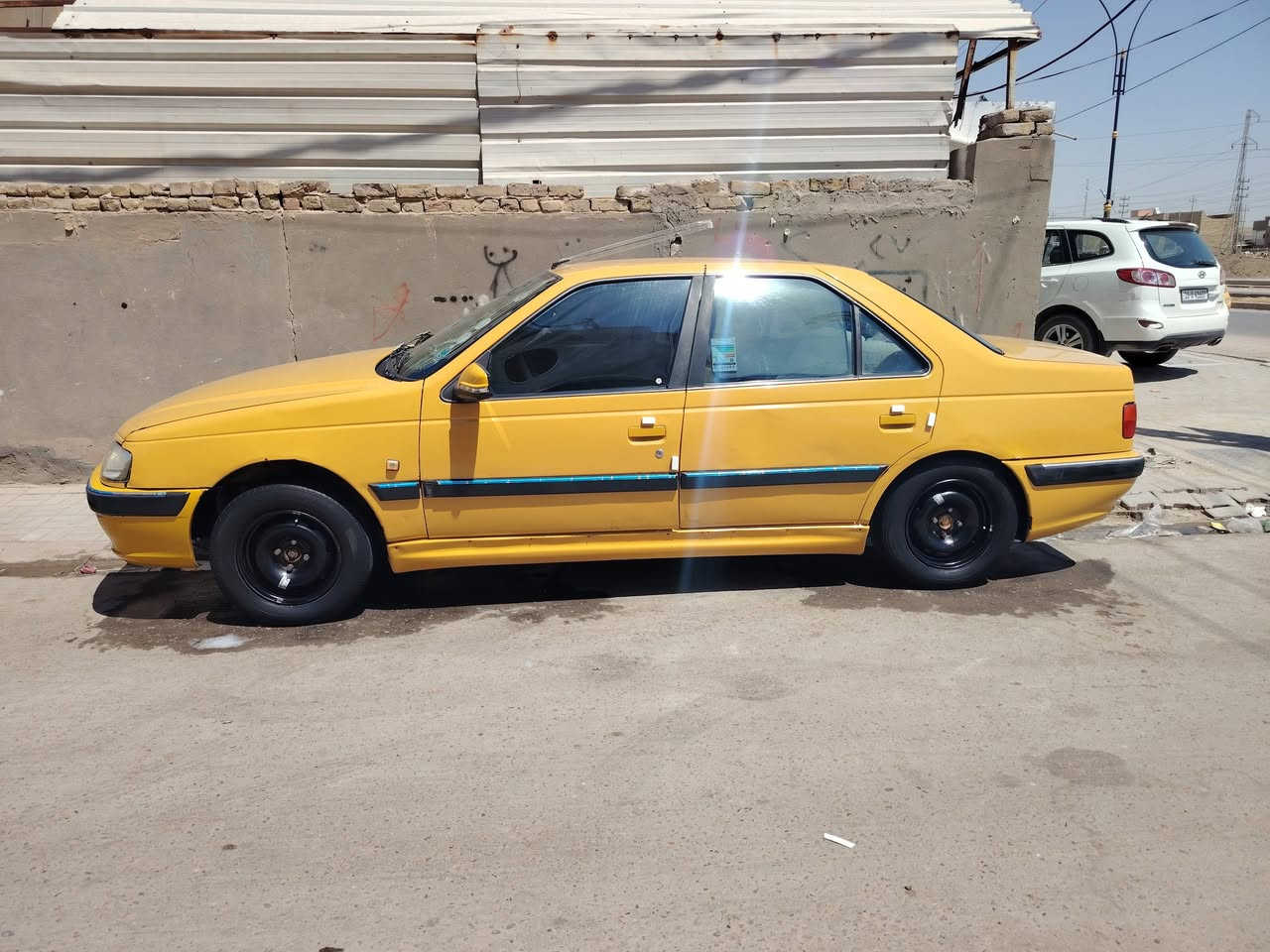 سلام عليكم بيجو بارص 2015 سيارة جاهزة مكينة كير تبريد تدفئة حدادية مشط جديد من كهربائيات ادامة كاملة من بخاخات بلكات وايرات داينمو يعني ماتصرف عليهة ربع كبل لشارع وهاي شوفت عينك بيهة جاملغ خلفي جهت العبري وابد ماواصلة لدواخل شي قليل منة والباقي شوفك عينك ماريدك تجي من بعيد واتعبك هاي كدامك سيارة وايشي ني حاضر اتصل وبيك خير وتدلل السعر 40 وبيهة مجال مكاني ديوانية رقم ***********
