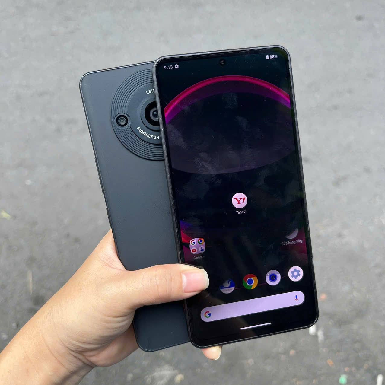 ⚡️ عرض القنبلة: Sharp Aquos R8 Pro - الياباني العملاق ⚡️
لعشاق النظافة والأداء الخرافي، وصل الوحش الياباني Sharp R8 Pro (قطعتين فقط). الجهاز مو بس قوي، هذا سينما وكاميرا احترافية بجيبك!
✅ حالة الأجهزة:
جديد زيرو: الأجهزة جديدة تماماً (New Condition).
غير مستعمل: الجهاز ما داخل بي سيم كارت ولا مشتغل.
ما مگتف: (بمعنى الجهاز مفتوح رسمياً ويشتغل على كل الشبكات بكل سلاسة).
🚀 ليش تختار Sharp R8 Pro؟
الكاميرا: مستشعر ضخم 1 إنش بالتعاون مع Leica (عدسات لايكا العالمية) لصور خرافية حتى بالإضاءة الضعيفة.
الشاشة: شاشة Pro IGZO OLED بمعدل تحديث مرعب 240Hz وسطوع يصل لـ 2000 nits.
المعالج: التنين Snapdragon 8 Gen 2 – تشغل أقوى الألعاب (ببجي 90 فريم وأكثر) بدون لاك.
الذاكرة: رام 12GB وتخزين 256GB (أسرع نوع UFS 4.0).
البطارية: 5000 mAh وتدعم الشحن اللاسلكي.
💰 السعر والمكان:
السعر للقطعة الواحدة: 350 دولار نهائي (قفل).
العدد المتوفر: قطعتين فقط.
⚠️ ملاحظة: الأجهزة لقطة ومستحيل تلكاها بهذا السعر وهي بوضع "الزيرو".
للحجز والاستفسار:
[***********] 📞
أو مراسلة الخاص 📩
