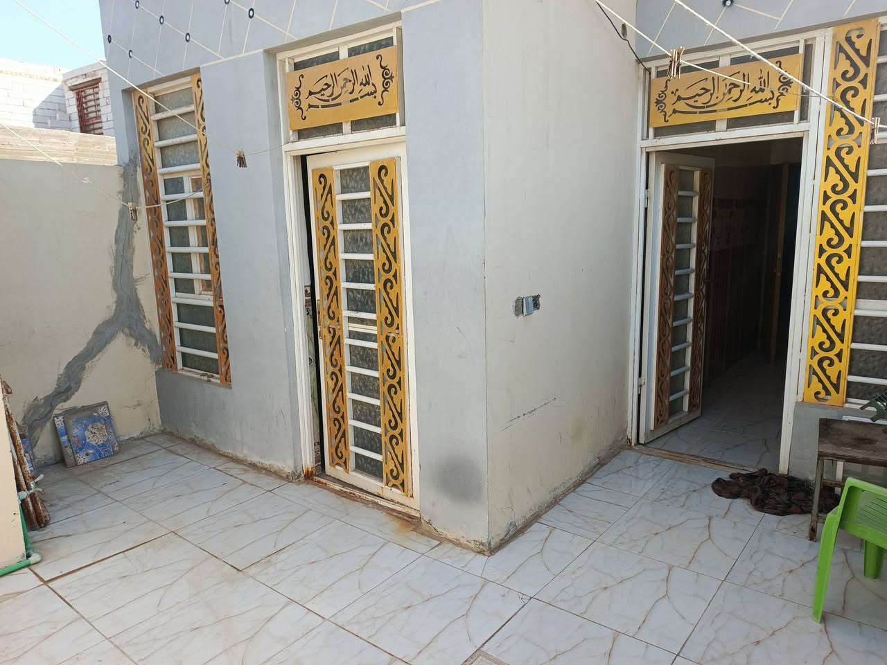 بيت اجار زراعي جبار الحار قرب اسواق ابو زينه غرفه وصله ومطبغ وستقبال يوجد سبلت وكيزر وتانكي وماطور ماء كامل اجار البيت ٢٠٠الف (***********)
