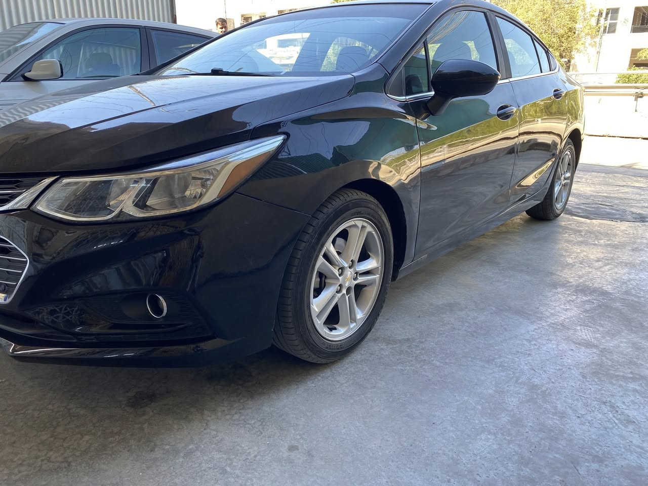 سلام عليكم ورحمة الله وبركاته سياره كروز موديل 2018 باسمي تحويل ثاني يوم. سياره فول عدا الفتحه محرك كير شرط الوكاله شغل واطلع وين ميعجبك ضرر بامريكا جاملغ خلفي وبدايه القماره من خلف  مصبوغه كامله  اثر صبغ قديم جارد وتم اعاده تعميرها وسعر 88 $ ورقه وبيه مجال للشراي. مكاني بغداد. اي ستفسار على رقم ***********
