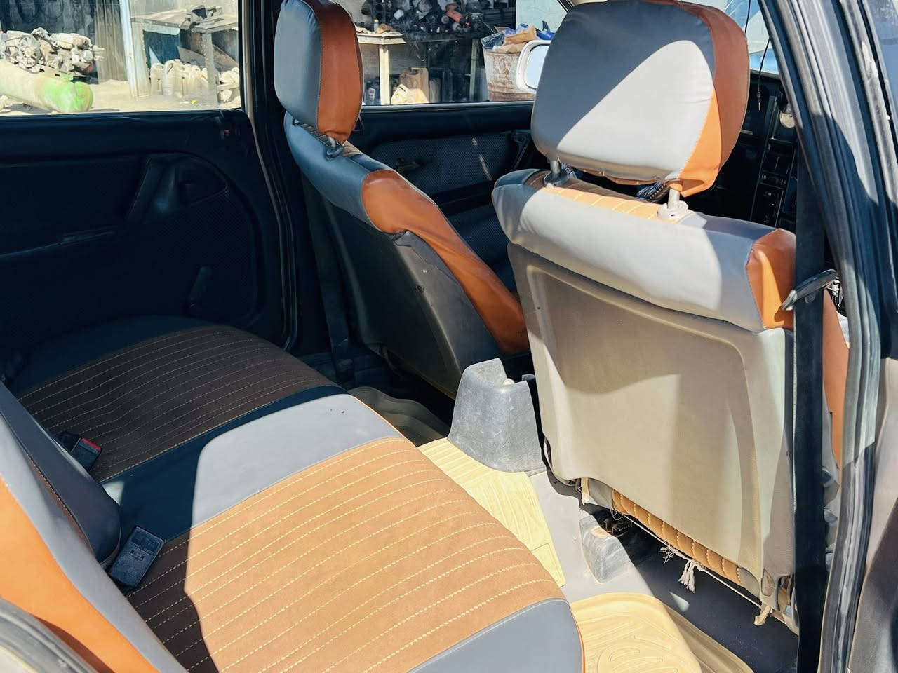 اوبل اوميكا للبيع موديل 92 رقم انبار تحويل مباشر 
كير عادي معمره ومصبغ جديد السياره نظيفه حلوه 
صدر حداديه كامله محرك كامل اي نقص مابيه 
تخم تاير 

مكلف بالبيع صاحب السياره رقمه هذا ***********
